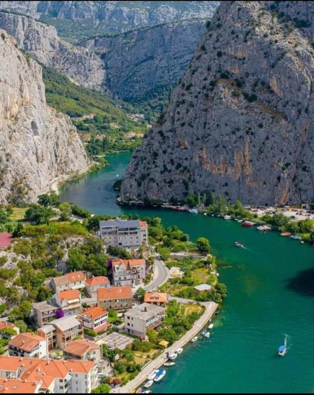 Apartmani Branko Vojnovic Omis Phòng bức ảnh