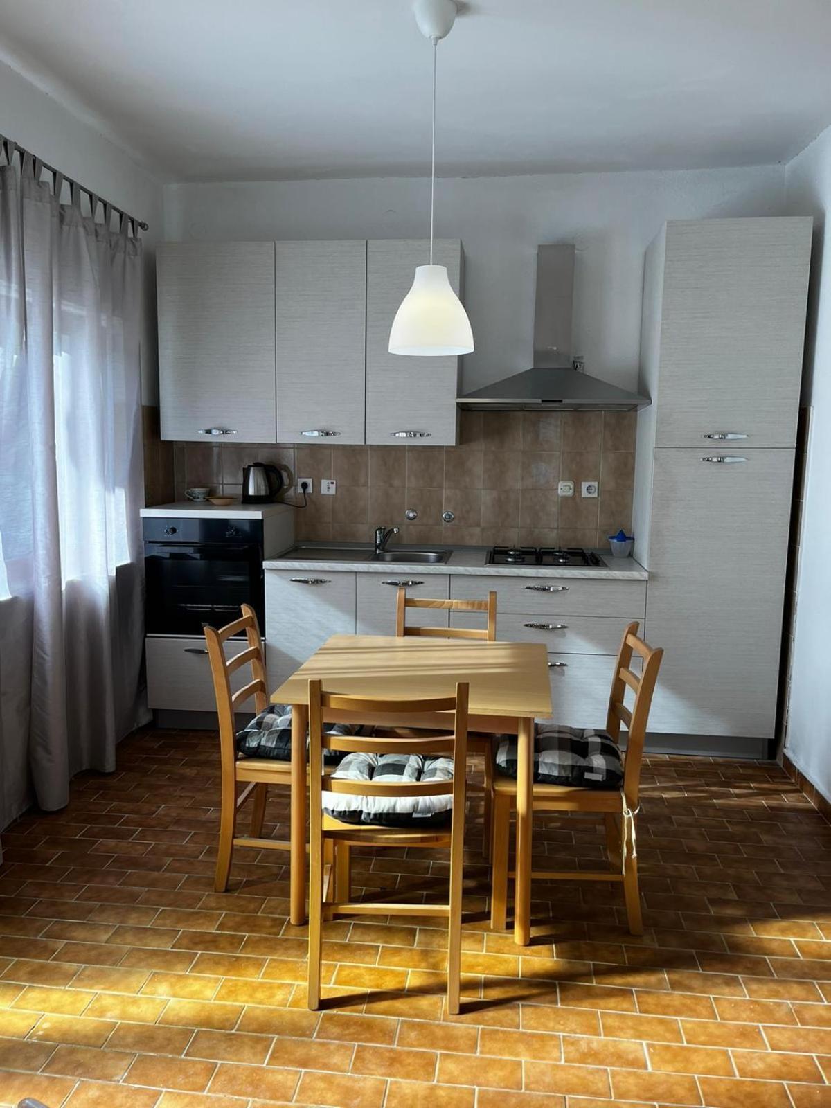 Apartmani Branko Vojnovic Omis Phòng bức ảnh